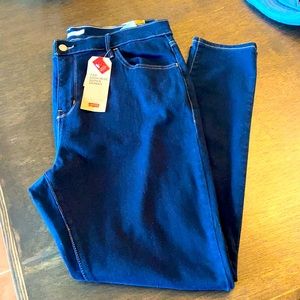 Levi’s 720 High Rise Super Skinny Jeans NWT